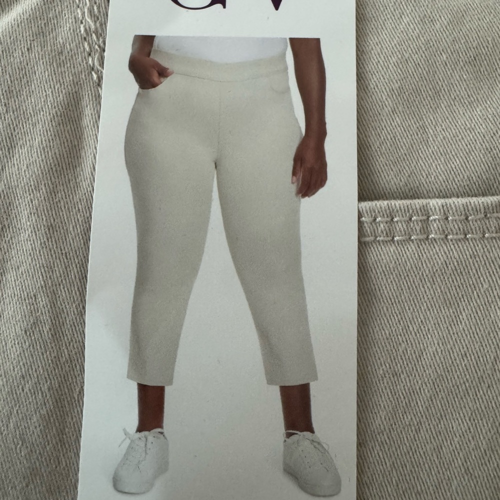 Gloria Vanderbilt Cream Cropped Ankle Pants